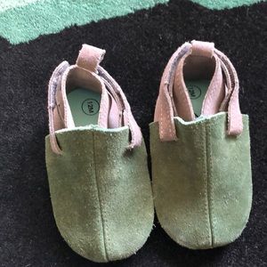 Zutano green/grey suede booties
